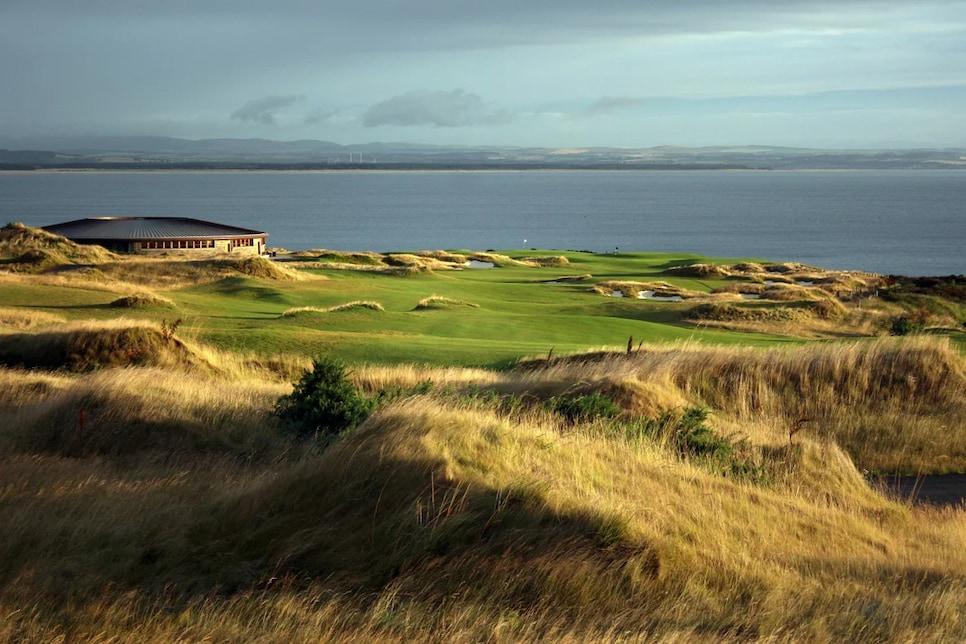 /content/dam/images/golfdigest/fullset/course-photos-for-places-to-play/The Castle Course Clubhouse 2.jpg